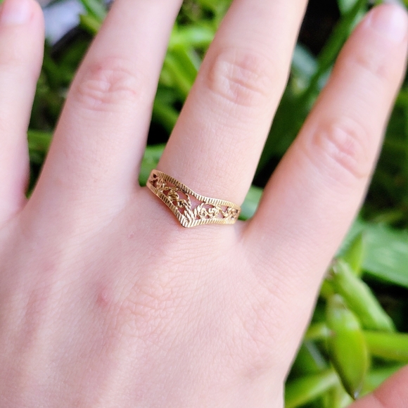 Vintage Solid 9ct Gold 1989 Birmingham Floral Arrow Ring, size 7.75 - Picture 4 of 15